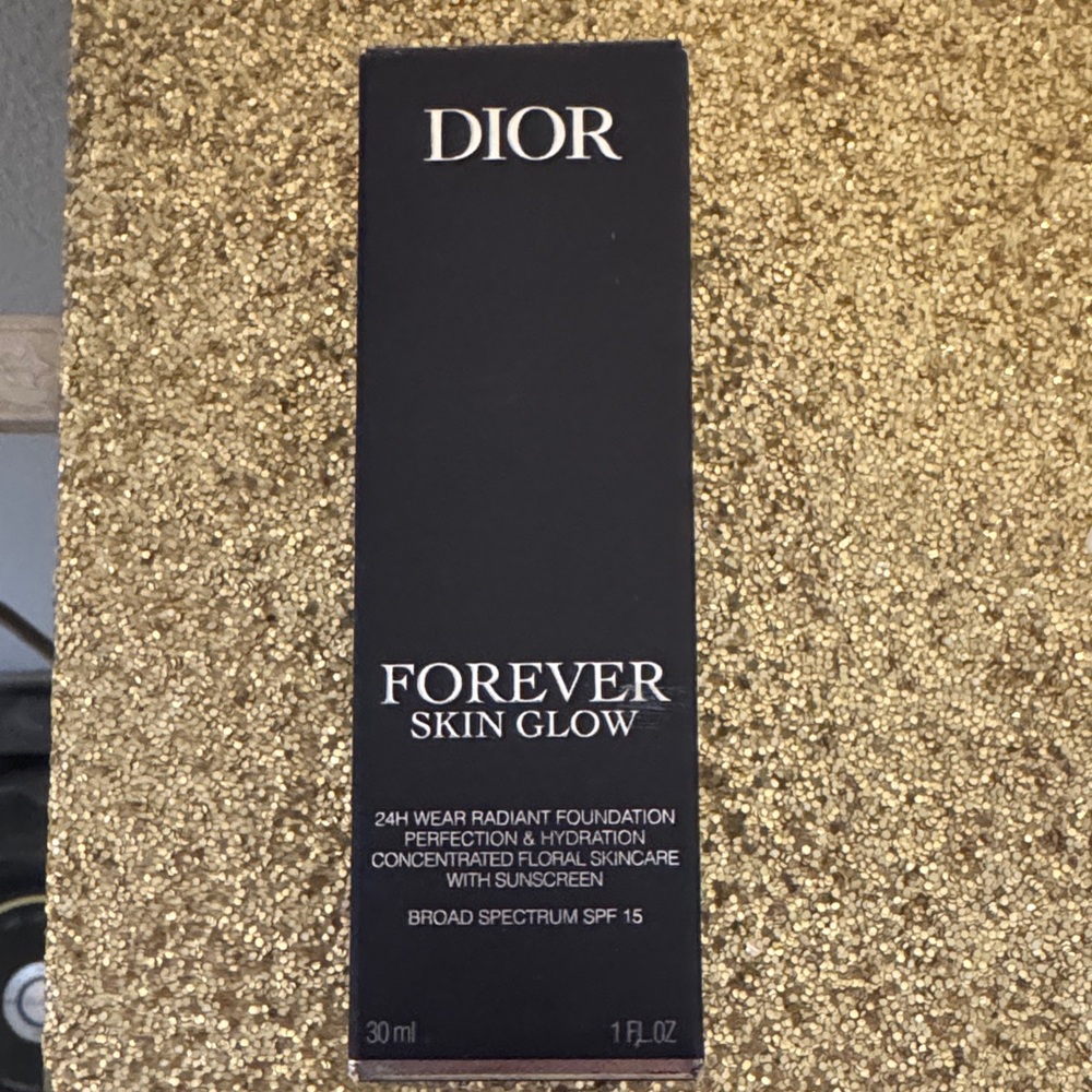 Dior Forever Skin Glow Radiant Foundation